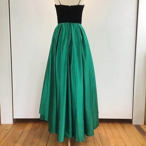 Betsy & Adam black velvet bodice green satin full skirt full length gown. S  4-6